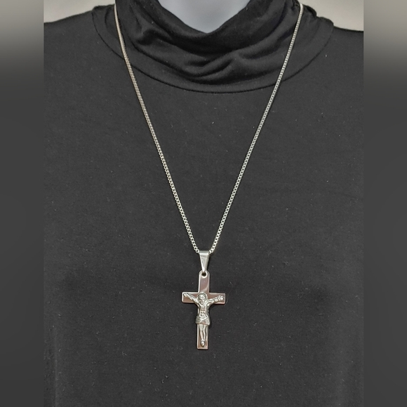 NWOT crucifix pendant necklace, stainless steel - Picture 2 of 4